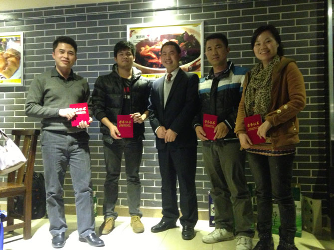  告別2013迎接2014,卓石公司團隊年終聚餐,一起探討企業發展戰略與品嘗舌尖上的美味，非常感謝大家一直以來對卓石公司的支持，2014年我們會更加努力，會做得更好！